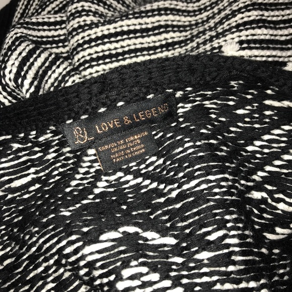 Love&Legend B&W Chunky Cable Knit Wrap Cardigan - Picture 9 of 10